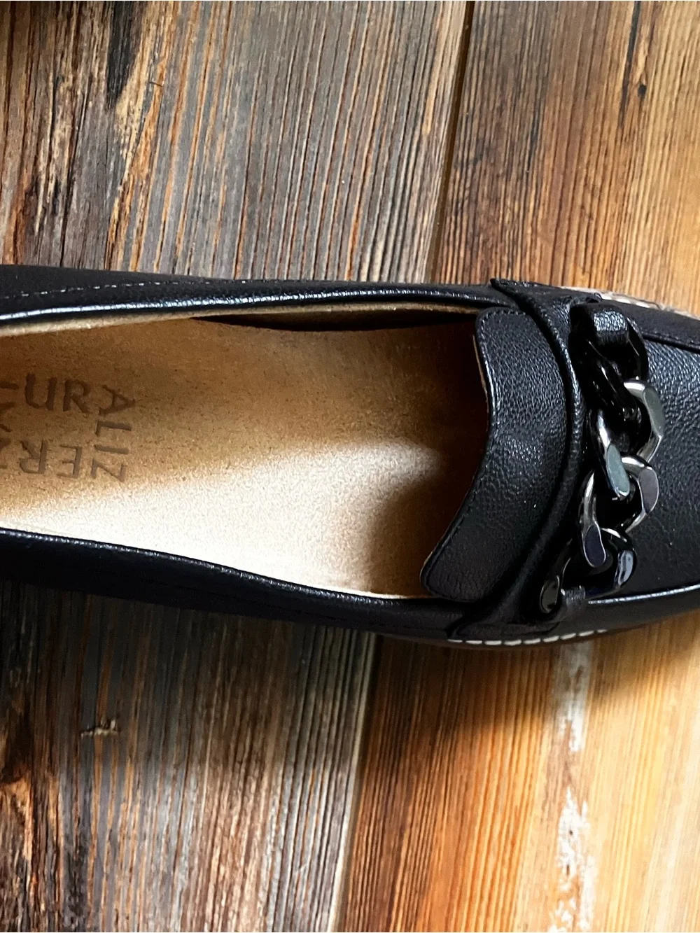 Naturalizers Classic Black Chain-Trim Women's Loafer sz 7
